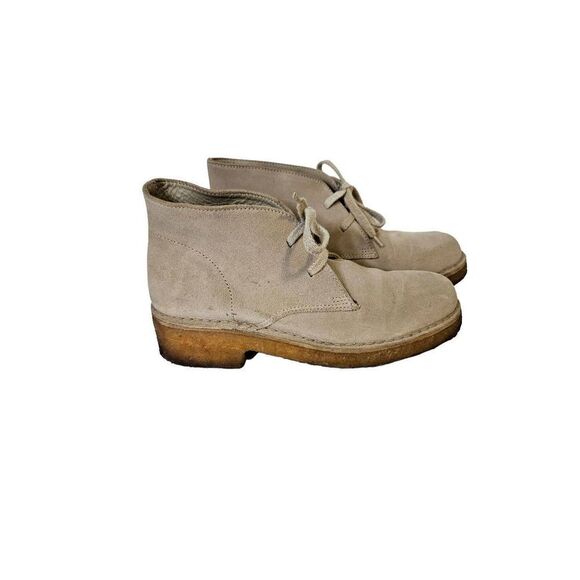 Clarks Desert Boot Series beige suede boots. Size 8. - Picture 1 of 7